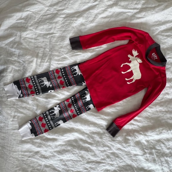 Christmas PJ set in size 3T - Picture 2 of 2